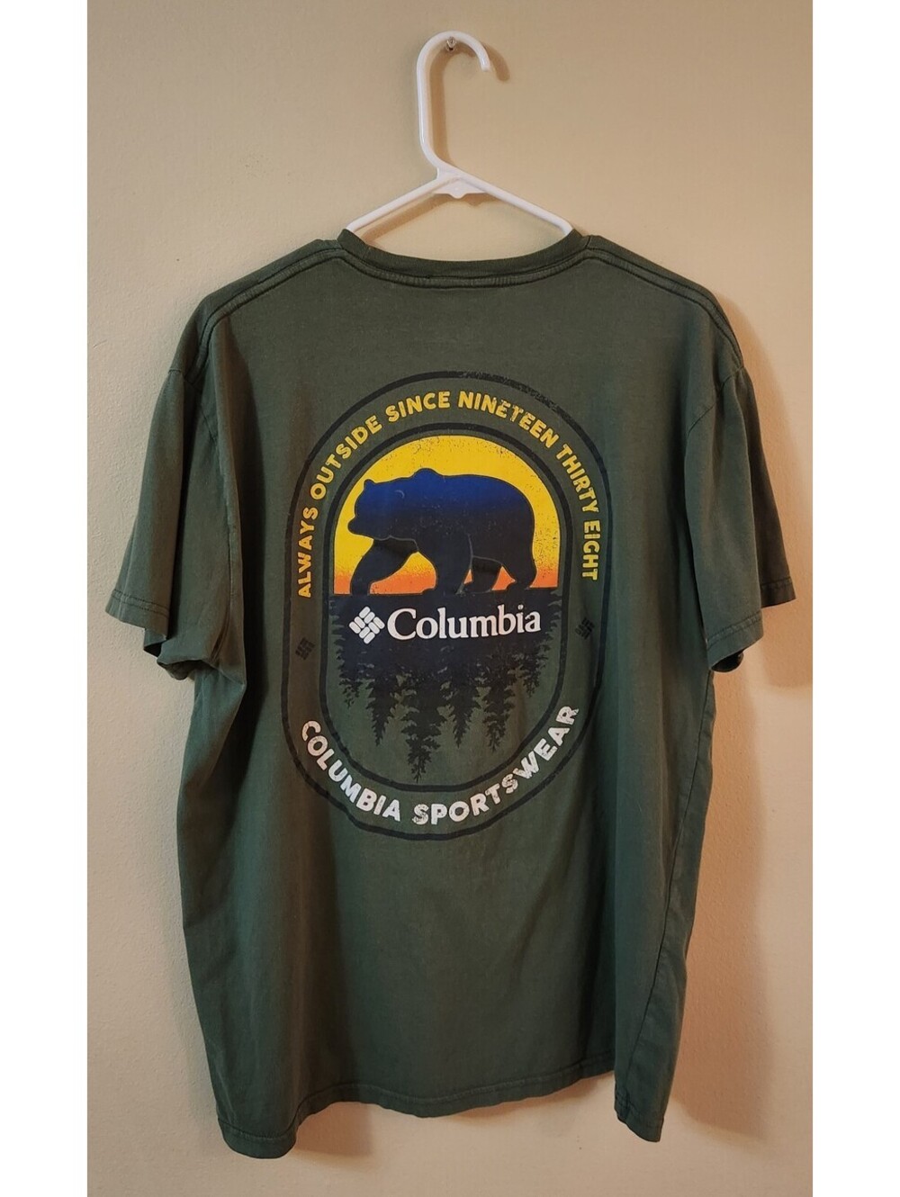 Columbia T-Shirt Mens XL | Bear Sunset and Pine Trees Graphic | Always Outside